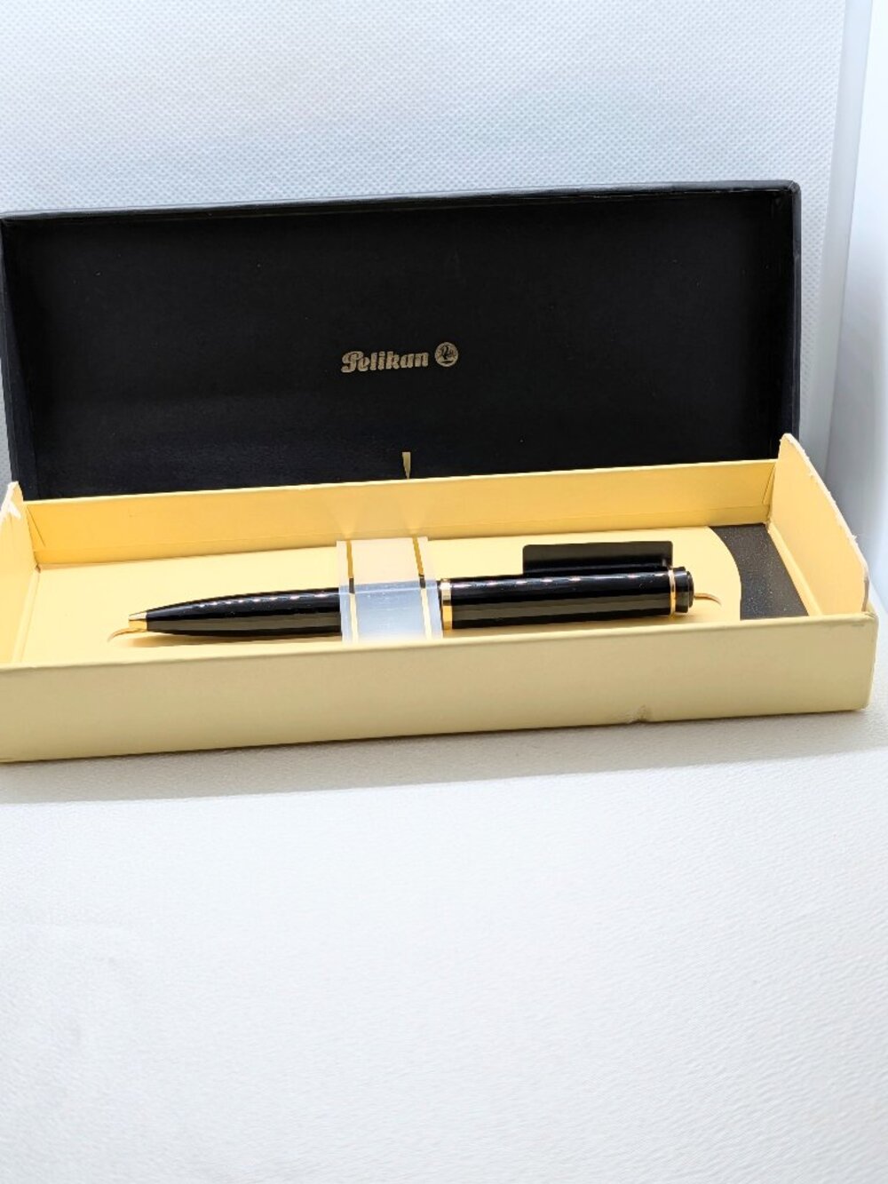 NEW Collectable Pelikan Traditional K200 Black Ball Point Pen